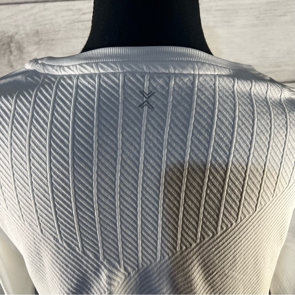 Xersion Long White Sleeve Athletic Shirt - Picture 6 of 7